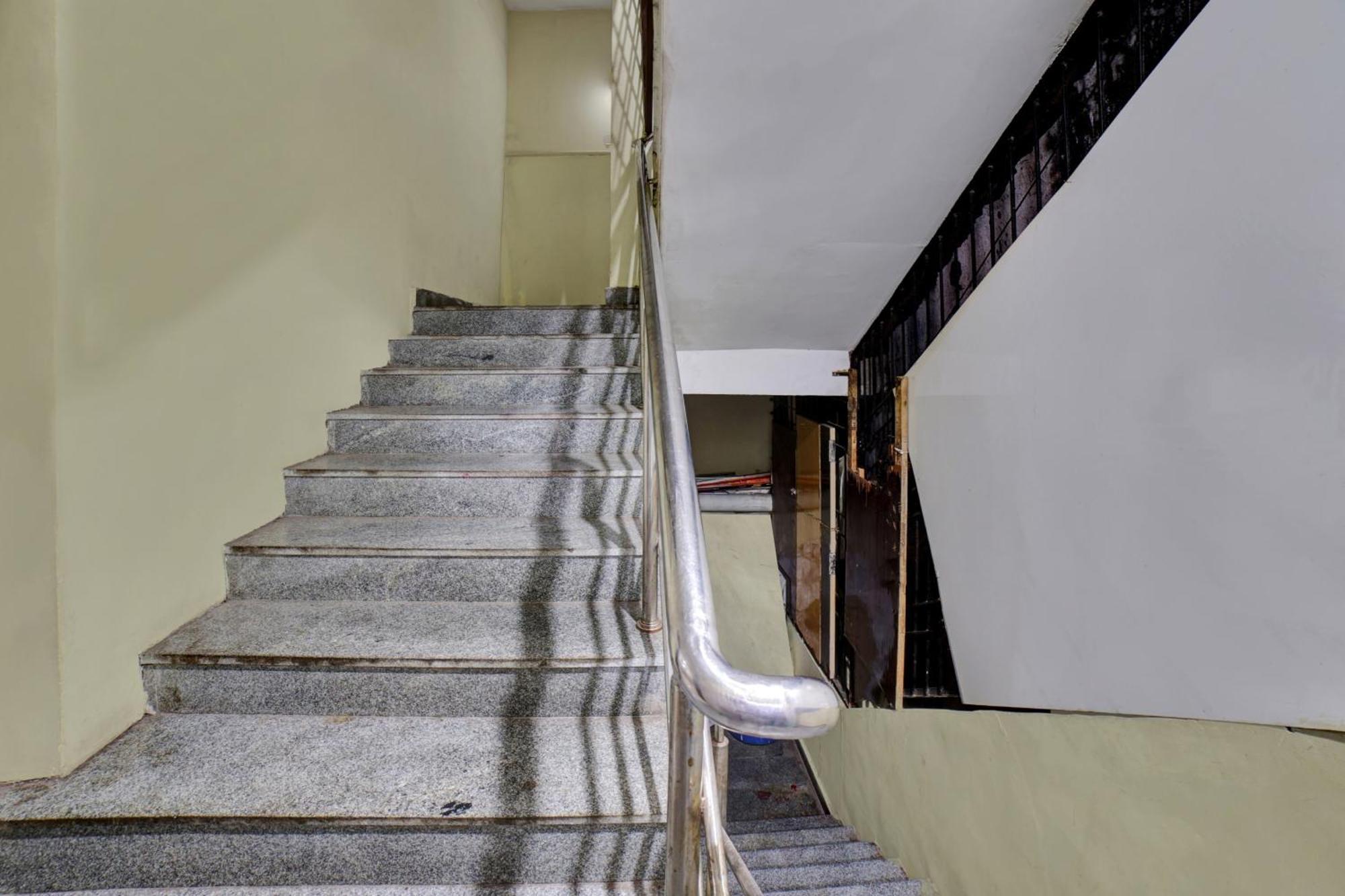 Hotel O Anu Residency 비자야와다 외부 사진
